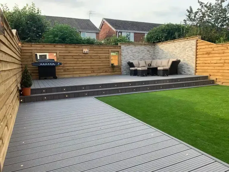 Step 3: Fix the starter clips after determining the first board’s location and orientation
Align the starter clip with the centre and end of the joist.
Pre-drill holes.
Use the starter clip screw to screw the clip into place.
Use a string line or decking board to help you install the rest of the starter clips.